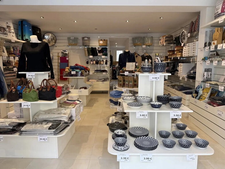 Local commercial dans Montfort-l'Amaury à vendre - Photo de l’immeuble – Image 2 sur 15