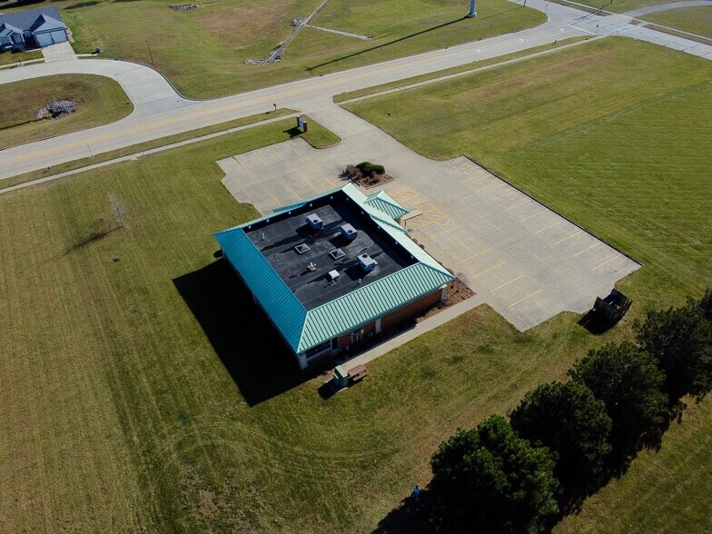 803 Illini Dr, Clinton, IL à vendre - Photo de l’immeuble – Image 3 sur 6