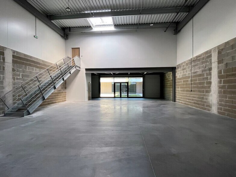Local d’activités dans Mérignac à louer - Photo de l’immeuble – Image 2 sur 8