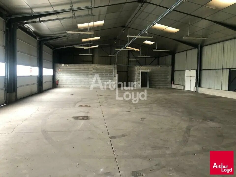 Local d’activités dans Vineuil à louer Photo de l’immeuble– Image 1 sur 3