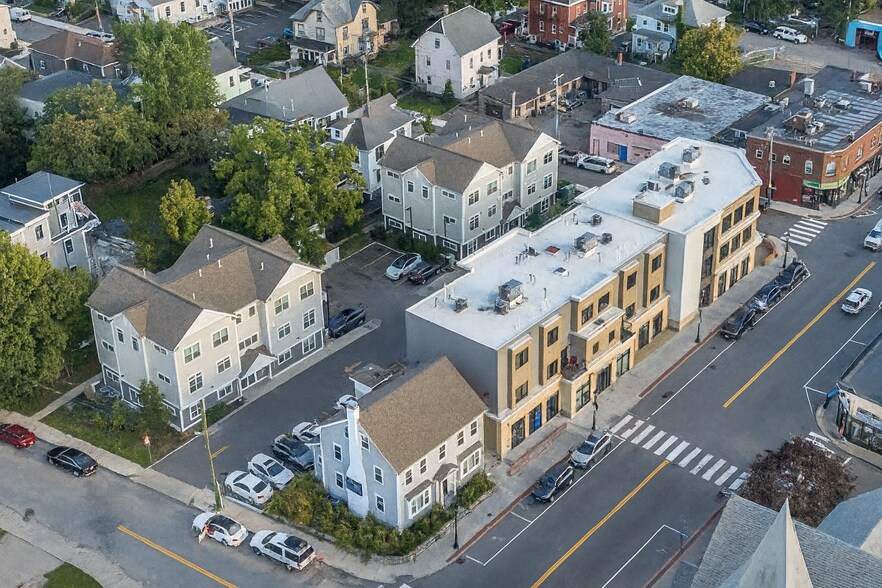 550 Moody St, Waltham, MA à louer - Photo de l’immeuble – Image 3 sur 3
