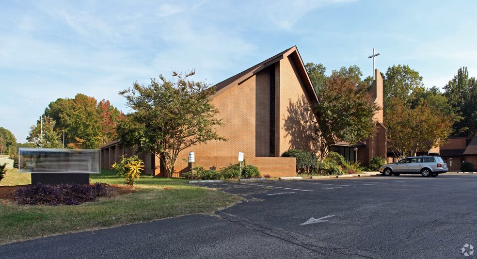 555 SW Maynard Rd, Cary, NC à vendre - Photo de l’immeuble – Image 1 sur 21