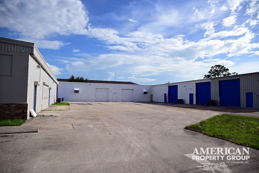 204 Center Rd, Fort Myers, FL à louer - Photo de l’immeuble – Image 1 sur 7