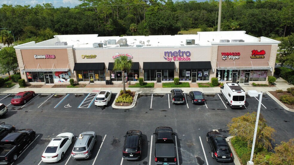 121 Howland Blvd, Deltona, FL à louer - Photo de l’immeuble – Image 2 sur 6