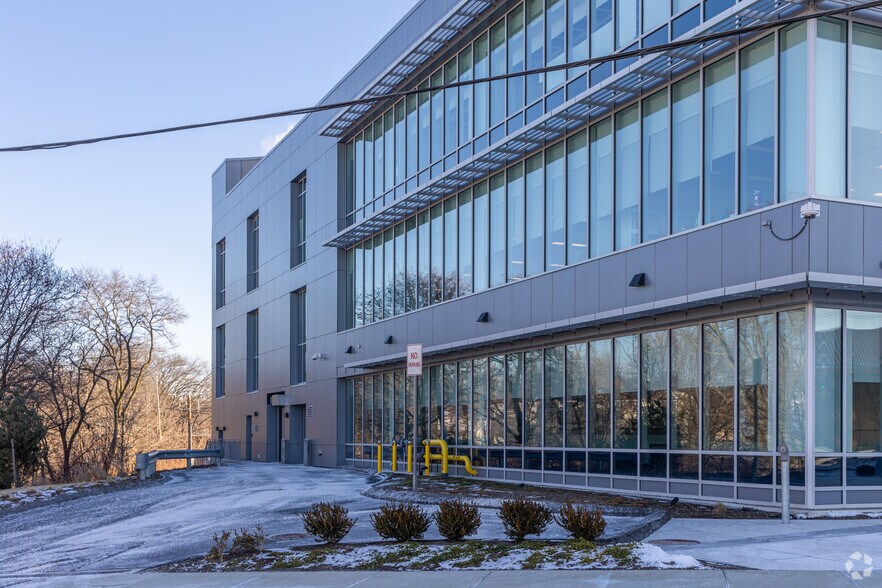 23 Elm St, Watertown, MA à louer - Photo de l’immeuble – Image 3 sur 5