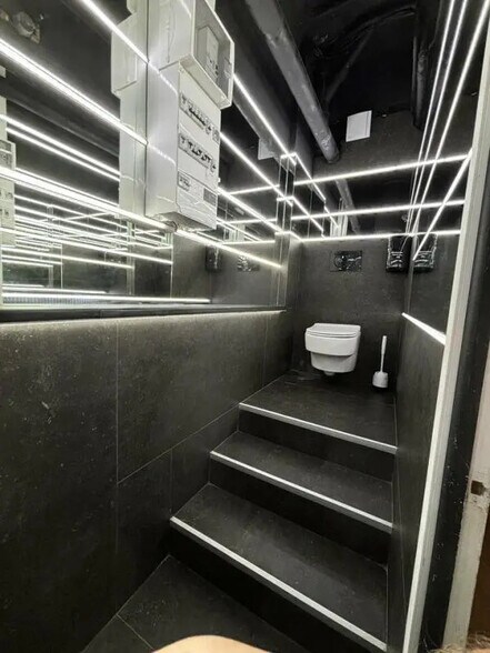 Local commercial dans Antibes à louer - Photo de l’immeuble – Image 3 sur 6