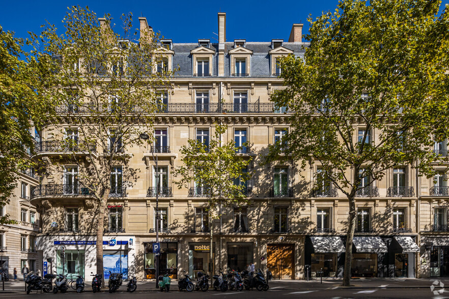 226 Boulevard Saint-Germain, Paris à louer - Photo de l’immeuble – Image 3 sur 7