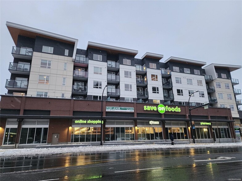 1919 Sooke Rd, Victoria, BC à vendre - Photo principale – Image 1 sur 9