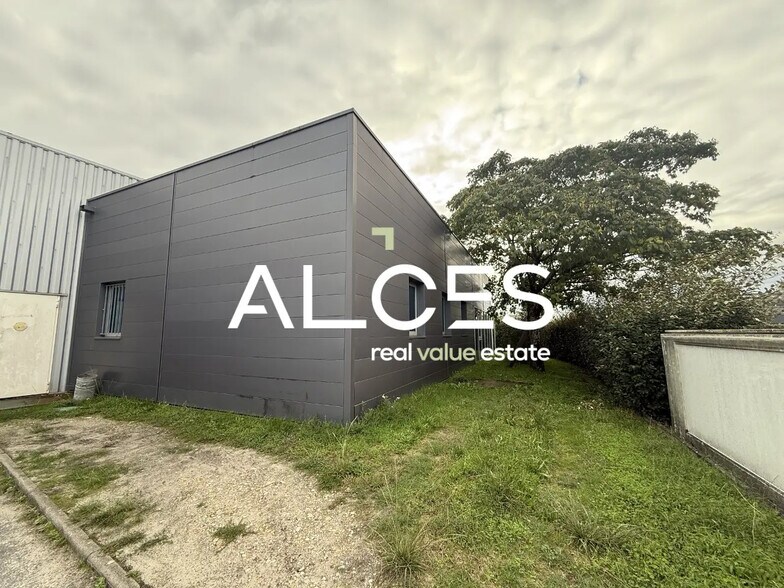 Local d'activités dans VILLENAVE-D'ORNON à vendre - Photo de l’immeuble – Image 2 sur 3