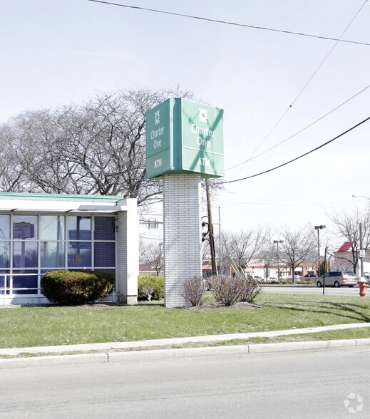 1460 S Byrne Rd, Toledo, OH à louer - Photo de l’immeuble – Image 2 sur 15