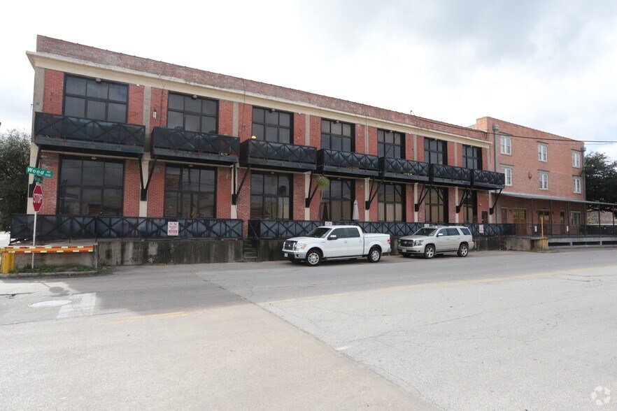 1011 Wood St, Houston, TX à louer - Photo de l’immeuble – Image 3 sur 9