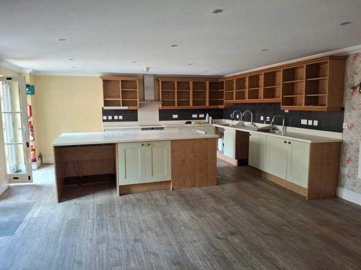 41 High St, Christchurch, DOR BH23 1AS - Lot 41a - - Photo intérieure - Image 1 of 5