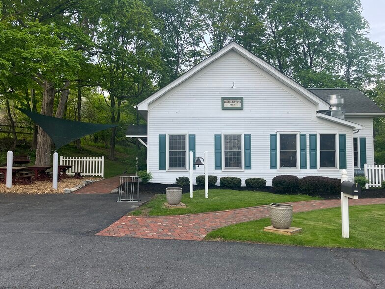 1011 Hoosick Rd, Troy, NY à vendre - Photo de l’immeuble – Image 2 sur 24