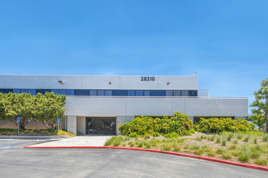 28210 Avenue Stanford, Valencia, CA à vendre - Photo de l’immeuble – Image 3 sur 10
