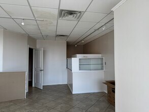 5601 W Lovers Ln, Dallas, TX à louer Photo intérieure– Image 2 sur 6