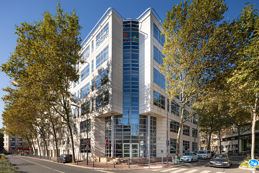 Bureau dans Issy-les-Moulineaux à louer - Photo principale – Image 1 sur 2