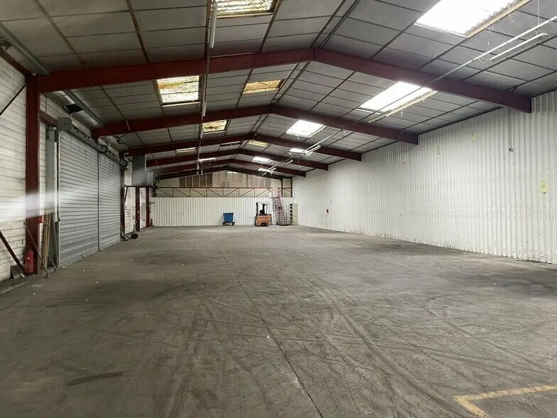 Local d’activités dans Bayeux à louer - Photo intérieure – Image 1 sur 4