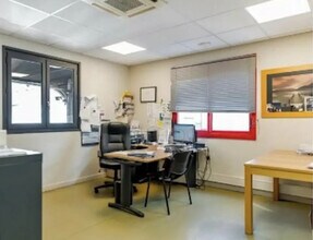 Local d’activités dans Vénissieux à louer Photo intérieure– Image 1 sur 10