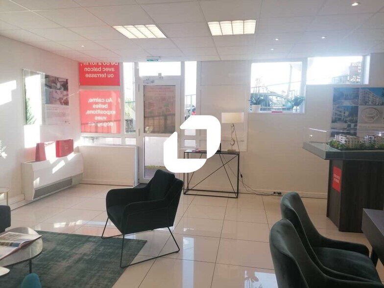 Local commercial dans Palaiseau à louer - Hall d’entrée – Image 2 sur 3