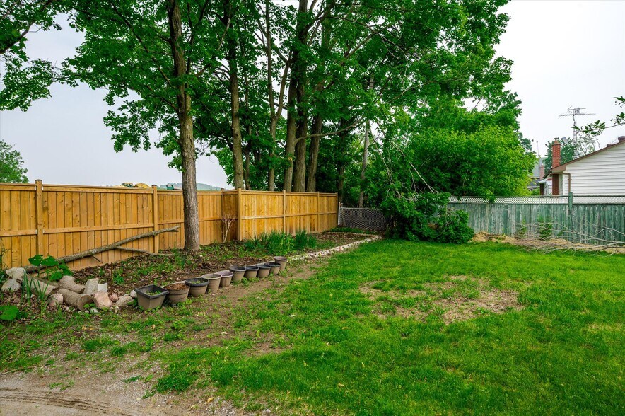 2449 Queen Mary St, Cavan, ON à vendre - Photo de l’immeuble – Image 2 sur 16