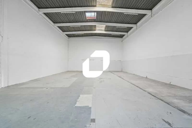 Local d’activités dans Bondoufle à louer - Photo de l’immeuble – Image 2 sur 14