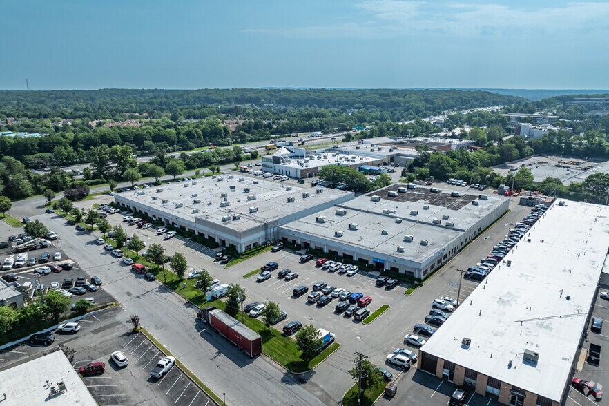 245 Newtown Rd, Plainview, NY à louer - Aérien – Image 3 sur 10