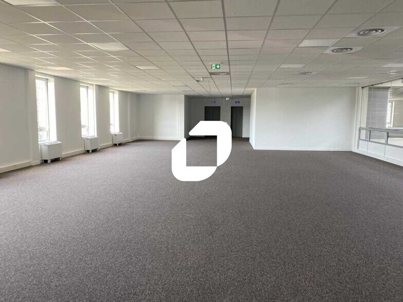 Bureau dans Cergy à louer - Photo de l’immeuble – Image 1 sur 10