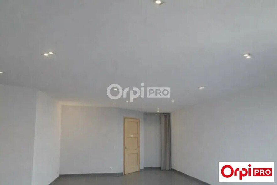 Local commercial dans Pérenchies à louer - Photo intérieure – Image 3 sur 3