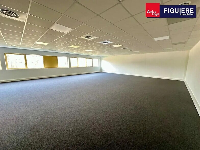 13 Impasse De La Charrue Bonnet, Rousset à louer - Photo principale – Image 3 sur 9