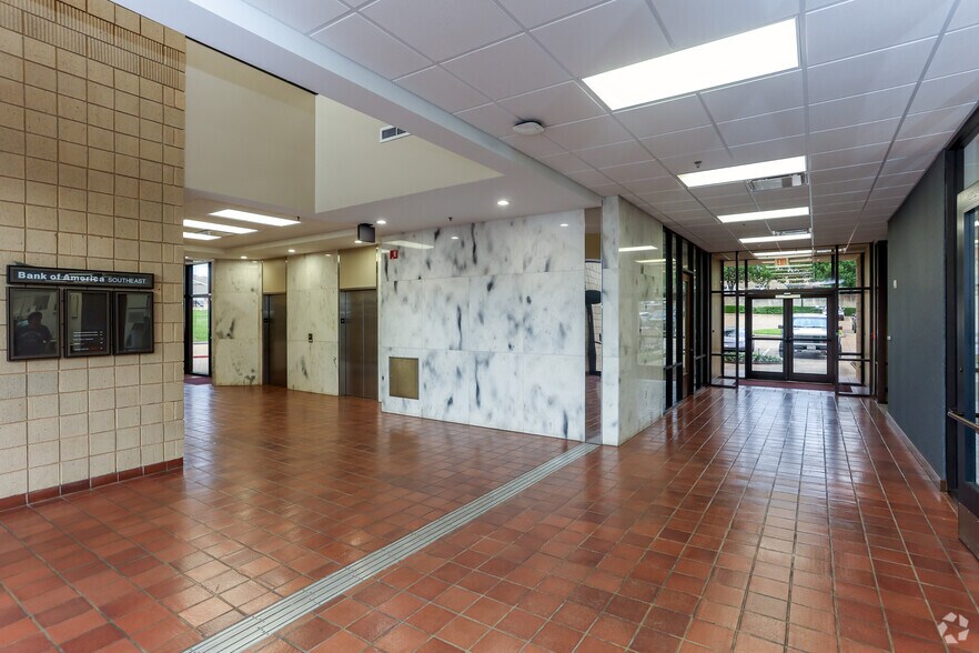 3301 Golden Rd, Tyler, TX à louer - Hall d’entrée – Image 3 sur 20
