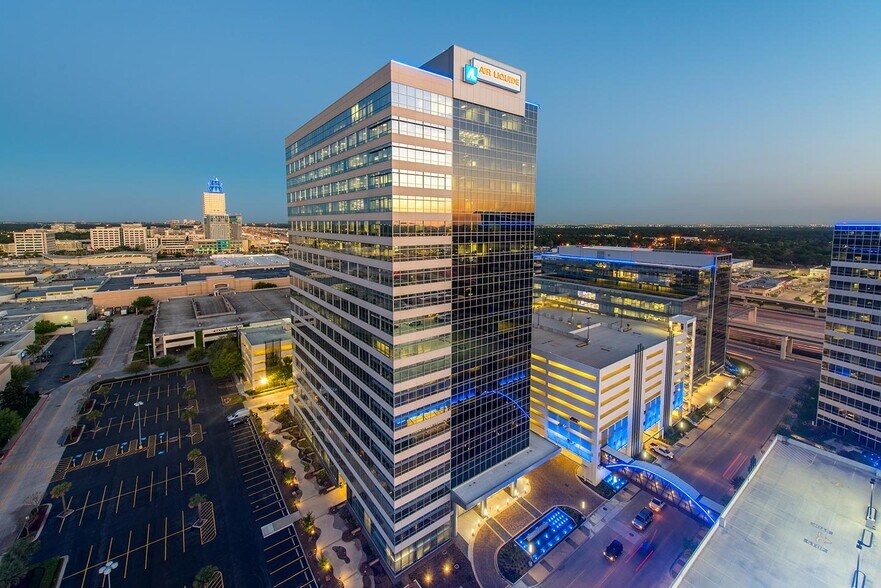 9811 Katy Fwy, Houston, TX à louer - Photo de l’immeuble – Image 2 sur 7