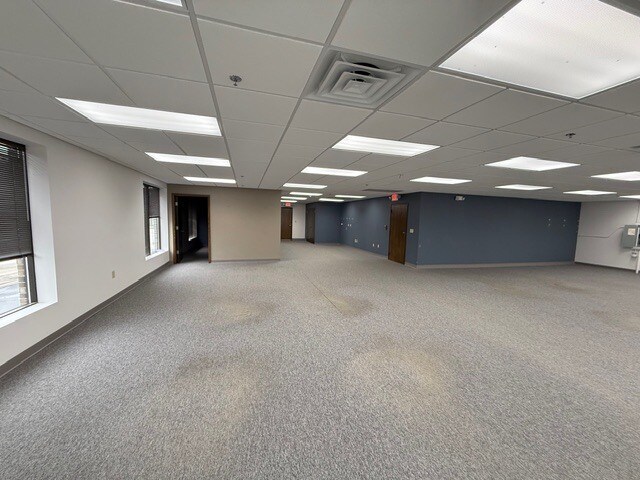 13745 W Capitol Dr, Brookfield, WI à louer - Photo intérieure – Image 2 sur 3