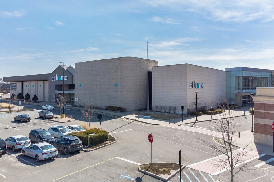 5101-9119 Fashion Dr, Nanuet, NY à louer - Photo de l’immeuble – Image 3 sur 13