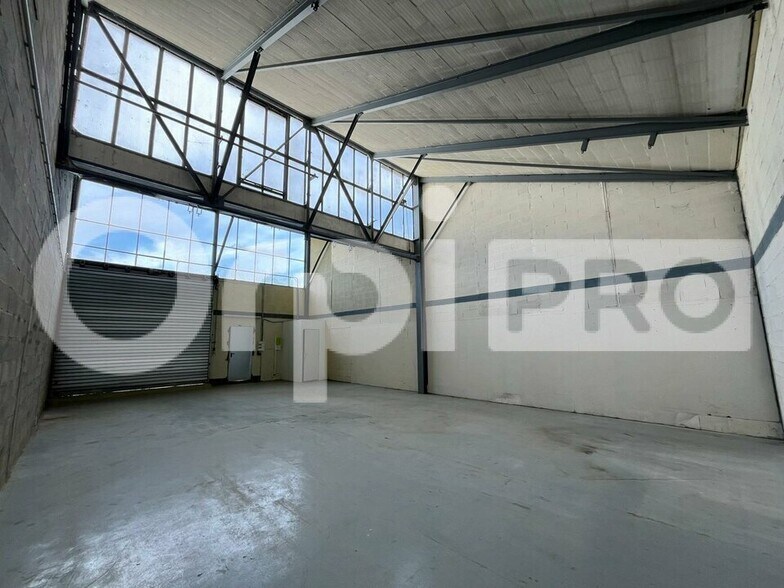 Local d'activités dans Nangis à vendre - Photo intérieure – Image 2 sur 9