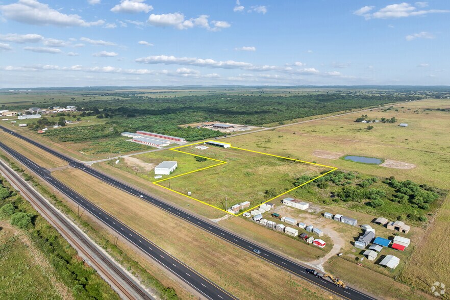 105 Beck Rd E, Inez, TX à vendre - Photo de l’immeuble – Image 1 sur 21