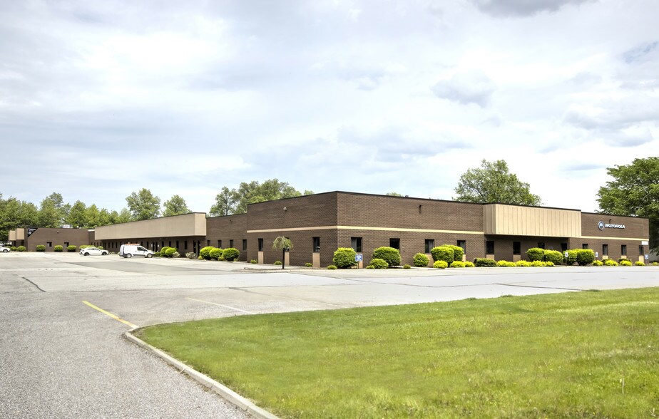 12428-12462 Plaza Dr, Parma, OH à louer - Photo de l’immeuble – Image 1 sur 2
