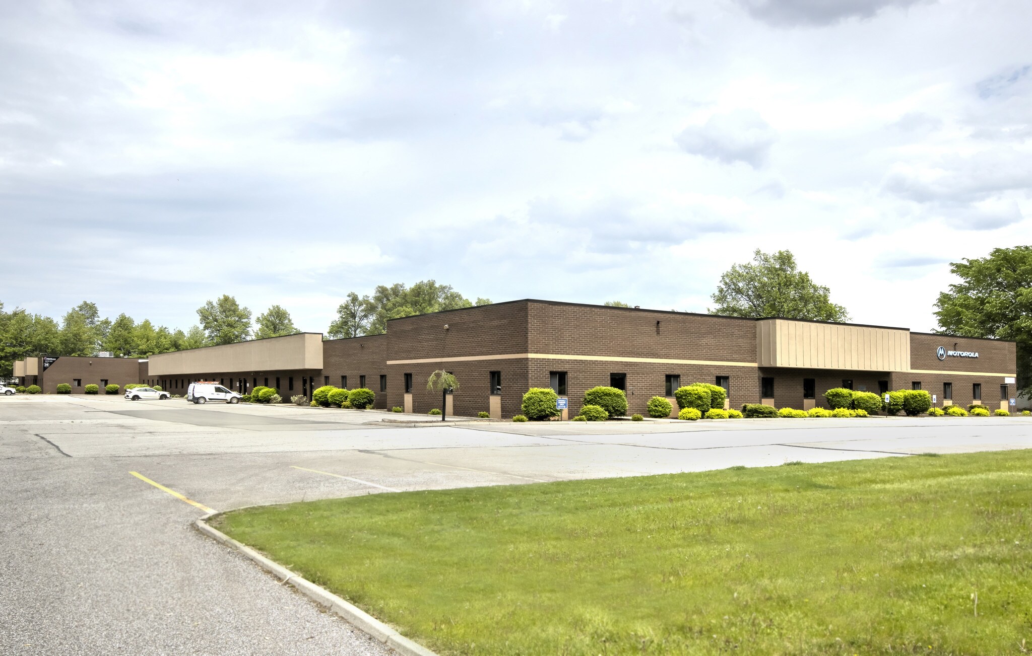 12428-12462 Plaza Dr, Parma, OH à louer Photo de l’immeuble– Image 1 sur 3