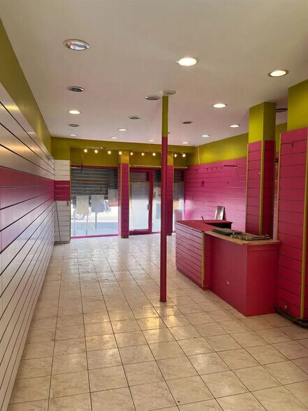 Local commercial dans Paris à louer - Photo de l’immeuble – Image 2 sur 7