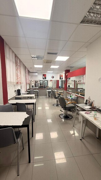 Plus de détails pour Local commercial à louer