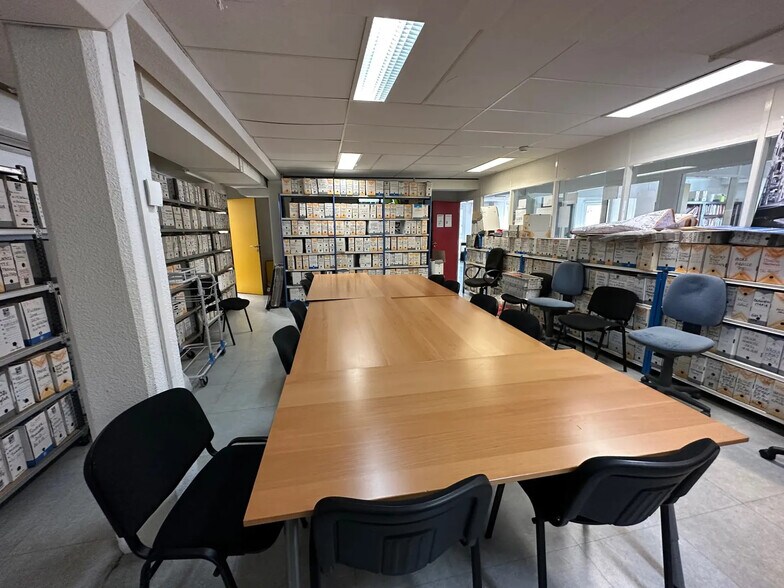 Bureau dans Gémenos à vendre - Photo de l’immeuble – Image 2 sur 8