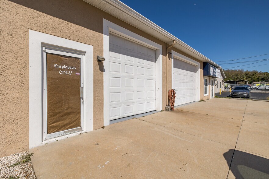 6151 Springer Dr, Port Richey, FL à vendre - Photo de l’immeuble – Image 2 sur 35