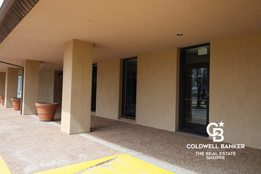 911 N Main St, Garden City, KS à louer - Photo de l’immeuble – Image 3 sur 28