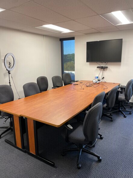 8080 Ward Pky, Kansas City, MO à louer - Photo de l’immeuble – Image 3 sur 7