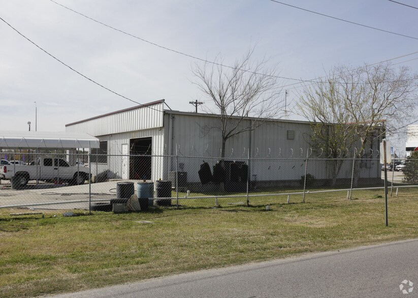 3101 Gulf Fwy, Dickinson, TX à louer - Photo de l’immeuble – Image 3 sur 28