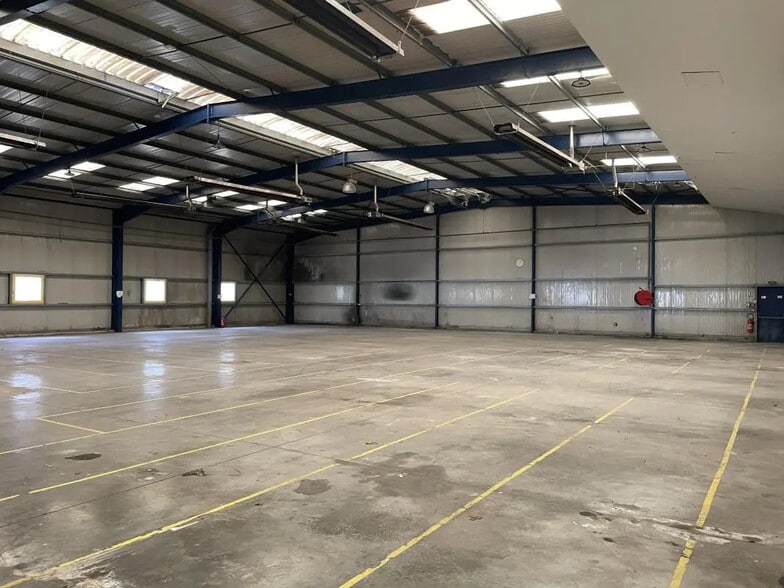 Bureau dans Lieu-Saint-Amand à louer - Photo de l’immeuble – Image 3 sur 4