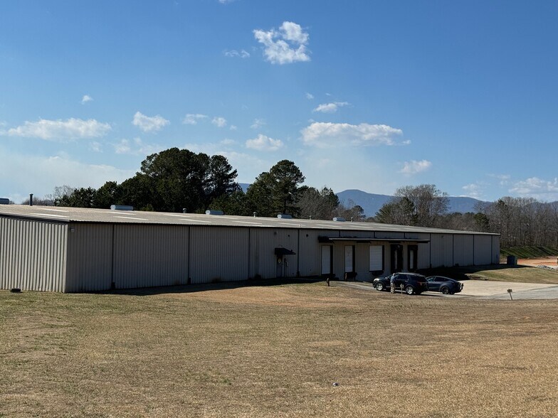 1090 Shamrock Ave, Landrum, SC à vendre - Photo de l’immeuble – Image 1 sur 18