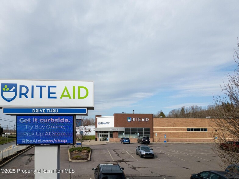 801 Grow Ave, Montrose, PA à louer - Photo de l’immeuble – Image 2 sur 10