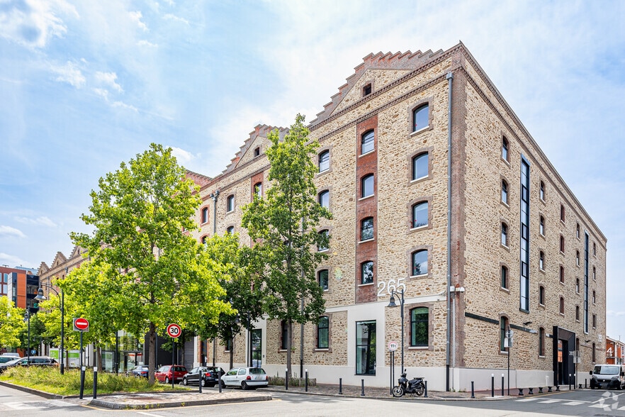 26 Avenue Des Chemins De Fer Industriels, Aubervilliers à louer - Photo de l’immeuble – Image 2 sur 4
