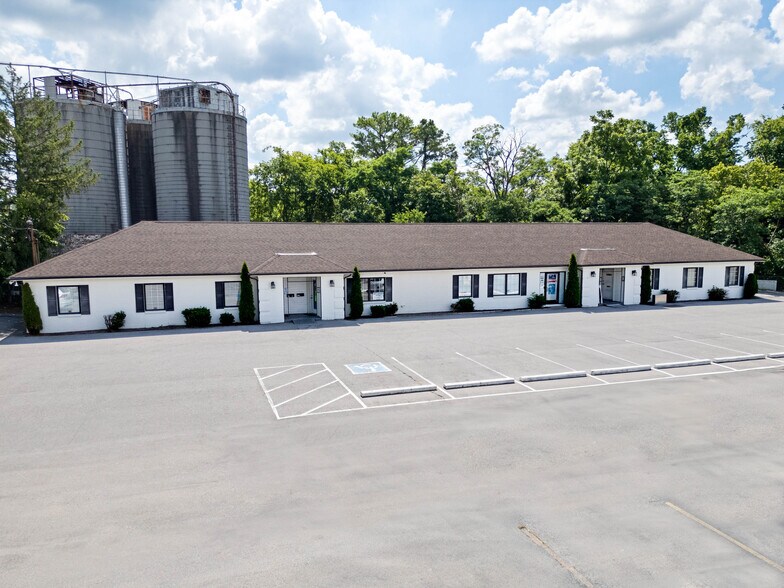 741 Madison St, Clarksville, TN à louer - Photo de l’immeuble – Image 2 sur 6