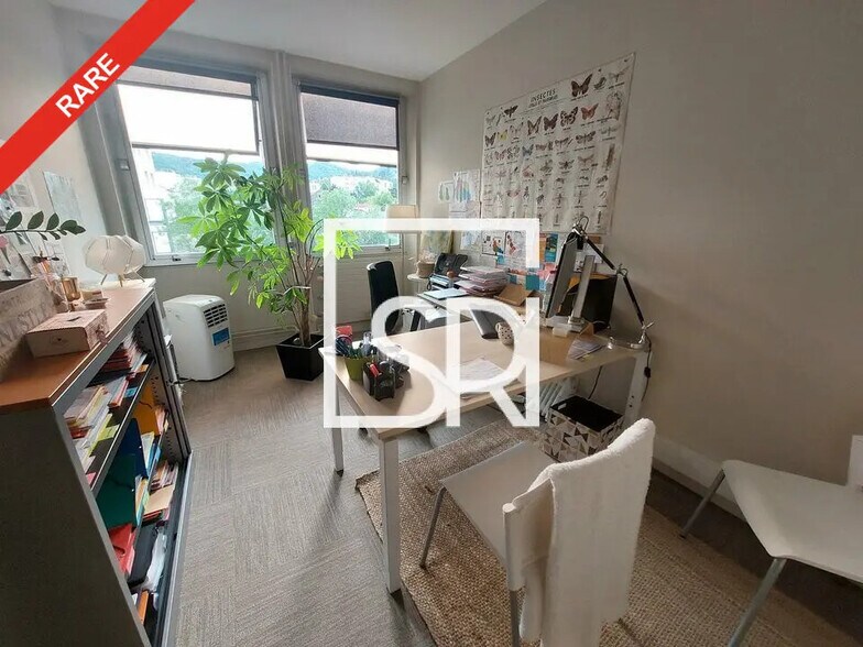 Bureau dans Clermont-Ferrand à vendre - Photo de l’immeuble – Image 2 sur 12